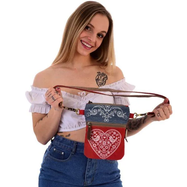 Domelo Domelo kleine Umhängetasche. Trachtentasche aus recycelter Jeans & Canvas mit Herz-Motiv – Produktbild 2 von 4