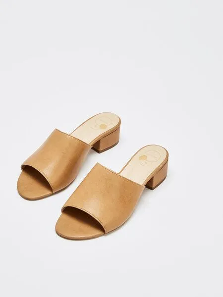 NINE TO FIVE NINE TO FIVE #maia - minimalistische Mule Sandale aus leichter Microfaser mit Blockabsatz, Almond lux, – Produktbild 2 von 4