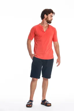 RAVENS VIEW IBIZA RAVENS VIEW IBIZA Herren vegan Leinen Tee Cruise Radiant Red – Produktbild 1 von 1