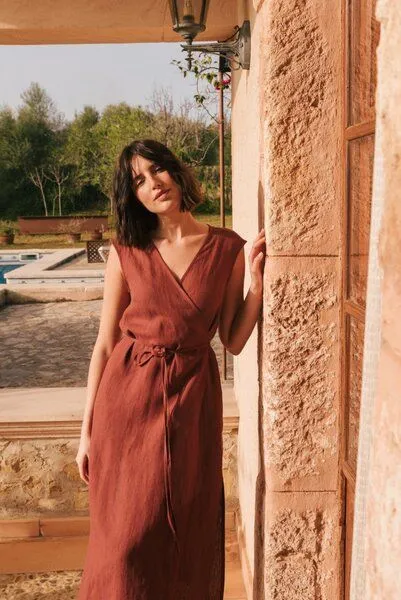 AmourLinen AmourLinen Wickelkleid aus Leinen AURORA, Terracotta (rot), – Produktbild 3 von 4