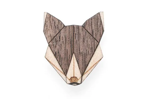 BeWooden BeWooden Brosche aus Holz – Wolf – Produktbild 1 von 3
