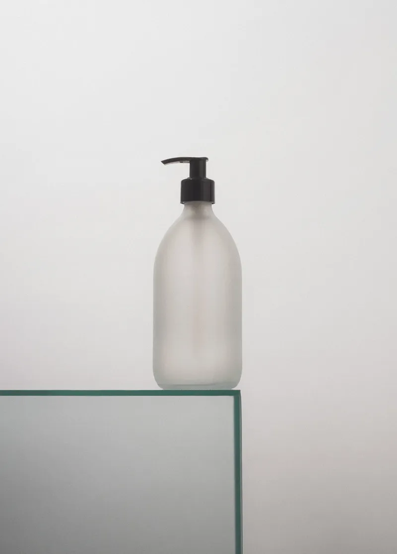 Pumpflasche aus weißem Glas – Produktbild 2 von 4