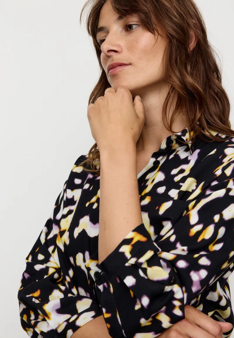 recolution Recolution Damen vegan Bluse Cypress Blurry Schwarz, Schwarz, – Produktbild 1 von 2