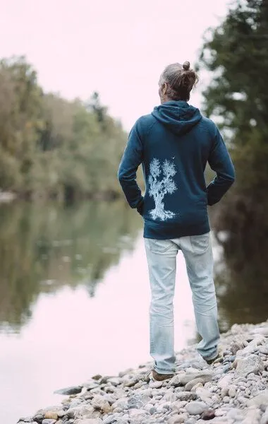 Life-Tree Life-Tree Hoodie aus Biobaumwolle Fairwear für Herren "Olive Tree" in Dark Blue – Produktbild 6 von 6