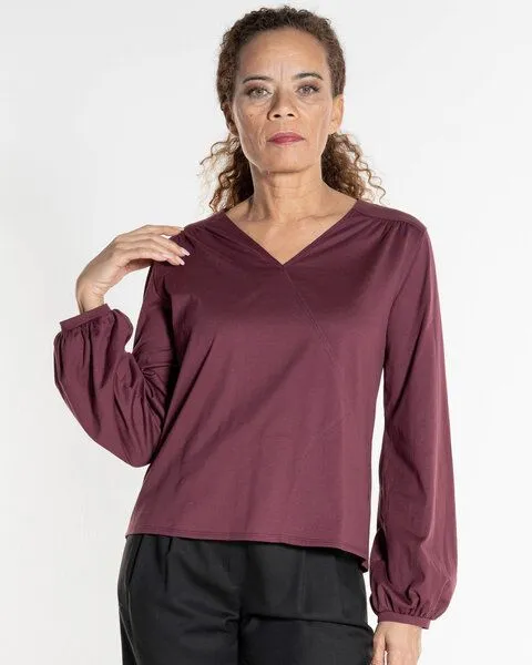 Alma & Lovis Alma & Lovis Feminine Bluse im Wickel-Look aus extra feiner Bio-Baumwolle | Wickelbluse, Port (dunkelrot), – Produktbild 1 von 4