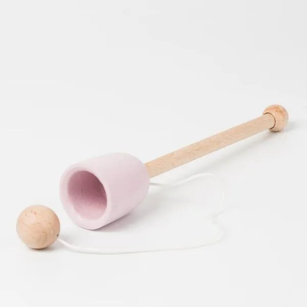 Me&Mine Mini-Becher und Ball aus Holz von Me&Mine, Pink, – Produktbild 1 von 2