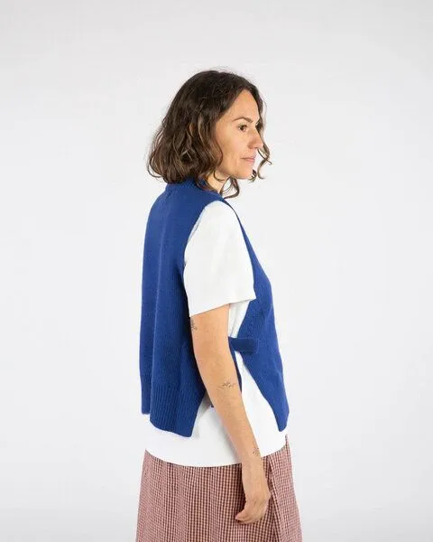 MATONA Matona Strickpullunder mit Bindedetail für Frauen aus Bio-Baumwolle und Lammwolle / Apron Vest, Azure, – Produktbild 2 von 4