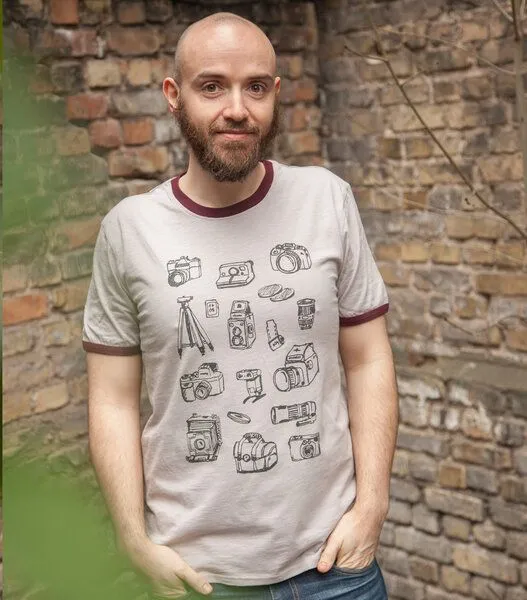 päfjes Fotokameras/Photo Camera - päfjes Ringer Unisex T-Shirt - Fair gehandelt aus Baumwolle Slub - Bio - taupe – Produktbild 3 von 4