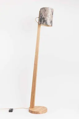 ALMUT von Wildheim ALMUT von Wildheim Dimmbare Stehleuchte aus Eiche Lampenschirm aus Naturmaterialien – Produktbild 1 von 1