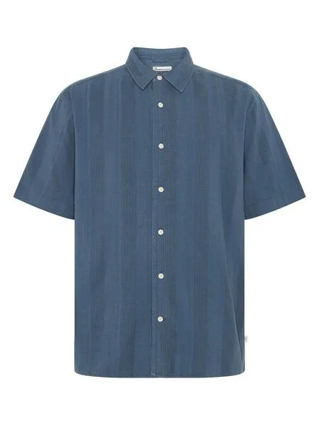KnowledgeCotton Apparel KnowledgeCotton Apparel Lockeres Kurzarmshirt mit Struktur aus Bio-Baumwolle, Blau-vintage-indigo, – Produktbild 1 von 2