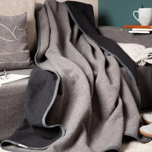 nahtur-design nahtur-design Lodendecke | Warme Wolldecke | Kuscheldecke aus 100% Schurwolle, Braun/schwarz, – Produktbild 1 von 4