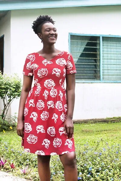 Global Mamas Global Mamas Bio Kleid - VERONA - Roses Red & Rays Black, Rot, – Produktbild 2 von 4