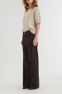 Basic Apparel Basic Apparel High-Waist Jeans ENYA aus Bio-Baumwolle und recycelter Baumwolle – Produktbild 1 von 1