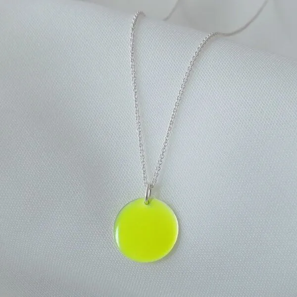 BELLYBIRD Jewellery BELLYBIRD Jewellery Halskette - emailliertes Plättchen, Anhänger aus Silber mit Emaille, Neon gelb, – Produktbild 1 von 6