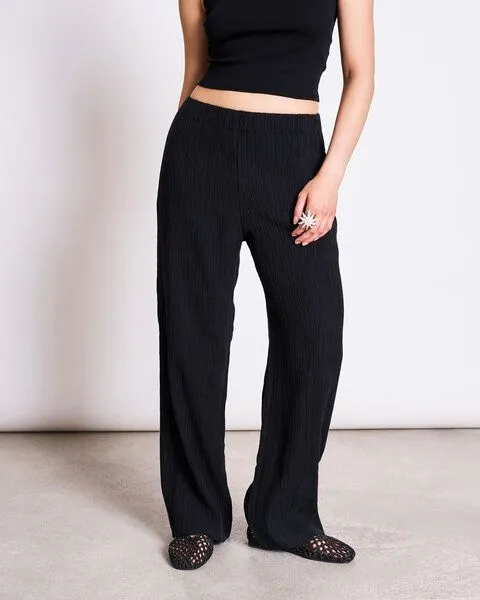 JAN N JUNE JAN N JUNE Weite Crinkle-Hose HAVA, Schwarz, – Produktbild 1 von 4