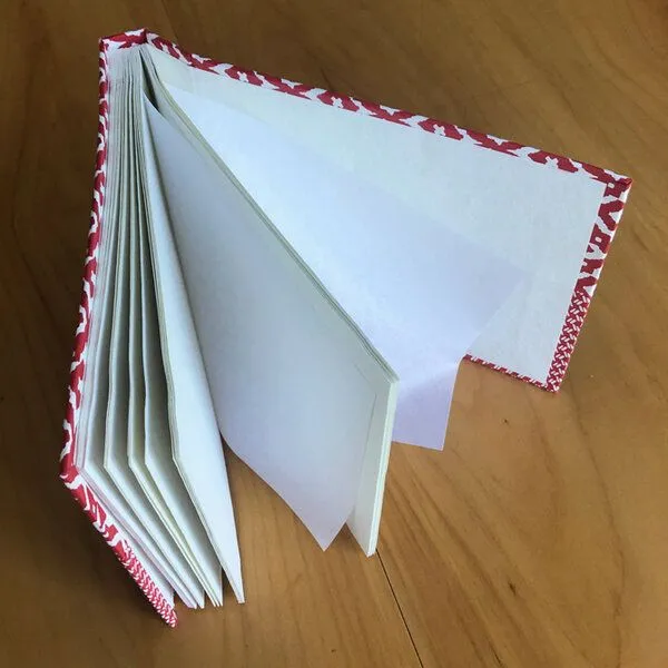 Salon Elfi Salon Elfi Fotoalbum mit handgeschöpftem Papiereinband, Rot, – Produktbild 2 von 4