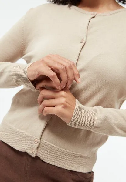 Givn Berlin Givn Berlin Strickjacke GBPOPPY aus Bio-Baumwolle, Oat beige, – Produktbild 3 von 4
