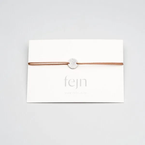 fejn jewelry fejn jewelry Armband 'satin disc' mit farbigen Textilband, Silber, – Produktbild 4 von 8
