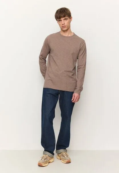 recolution Herren Slub Longsleeve aus Bio-Baumwolle - MACA - recolution, Vintage brown (braun), – Produktbild 2 von 3