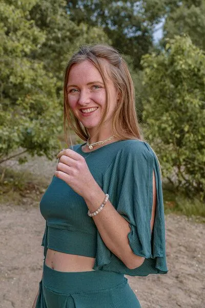 Vivien Joy Vivien Joy Crop Top mit Rückenausschnitt und weiten Ärmeln - Farrah Flower Top, Deep green (petrol), – Produktbild 3 von 3