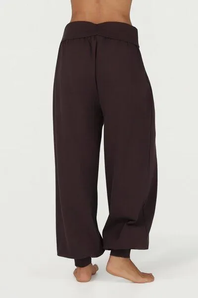 Urban Goddess Urban Goddess Rhea Yoga-Hose mit lockerer Passform, Coffee (braun), – Produktbild 4 von 5
