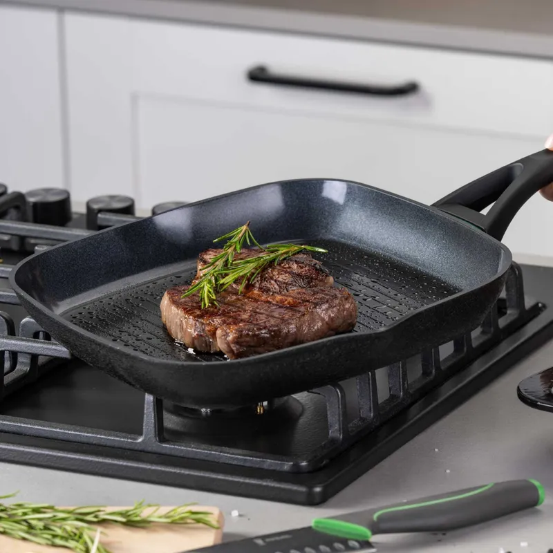 Chefkoch trifft Fackelmann Chefkoch trifft Fackelmann Grillpfanne Hamburg, keramische Antihaft-Beschichtung, Ø28cm – Produktbild 2 von 2