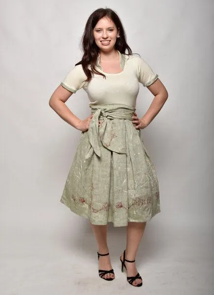 Peaces.bio - handbedruckte Biomode Peaces.bio - handbedruckte Biomode Bio-Leinen-Festkleid "Rosenzauber", Grün/vanille, – Produktbild 2 von 4