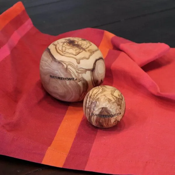 NATUREHOME NATUREHOME Deko-Kugeln Handschmeichler 2er Set Olivenholz 5, 7 oder 10 cm – Produktbild 3 von 4
