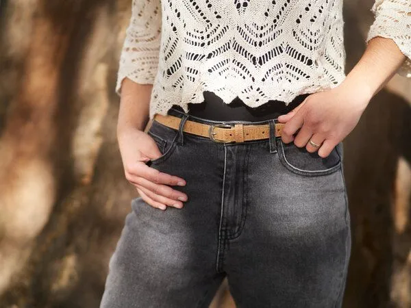 Simaru Simaru Damen Gürtel aus Kork mit edler Schnalle, Veganer Gürtel PortoAlegre, Beige, – Produktbild 4 von 4