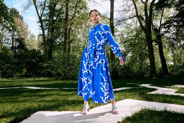 Sophia Schneider-Esleben Sophia Schneider-Esleben Hope - Damenkleid aus Bio-Baumwolle, Blau-weiß, – Produktbild 4 von 4