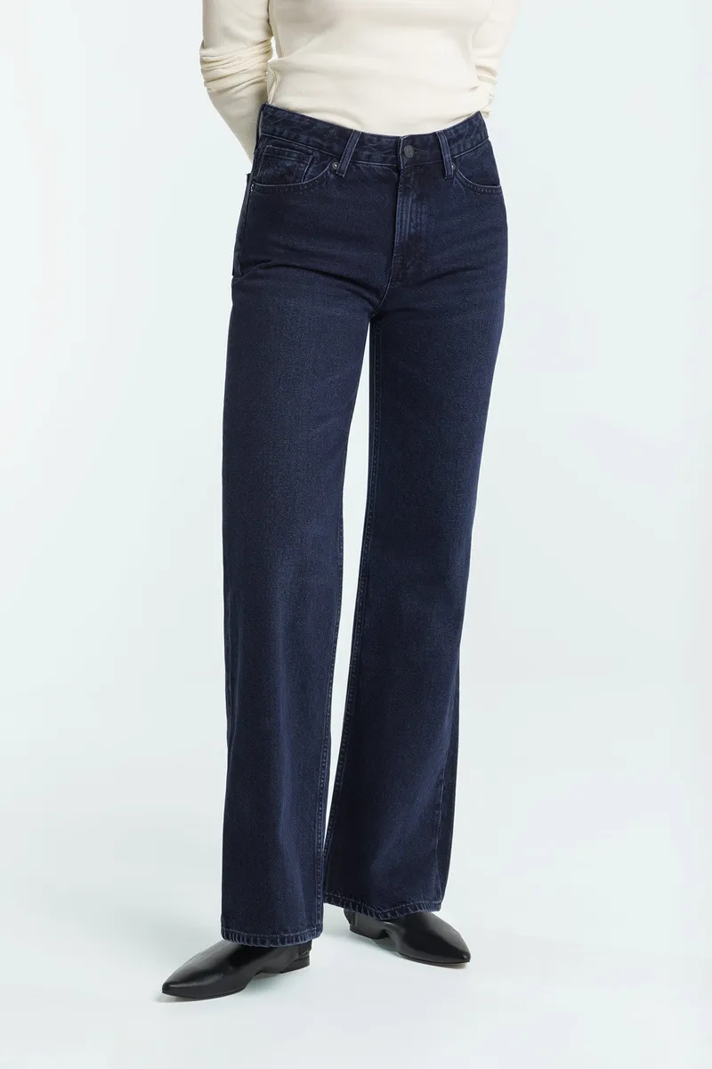 Kings Of Indigo Kings of Indigo Damen vegan Jeans Flare Jane Holo Blau Schwarz, Extra dunkelblau, – Produktbild 1 von 1