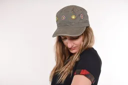 Africulture Africulture Army Caps aus Baumwolle handbestickt von Maasai Frauengruppe – Produktbild 1 von 1