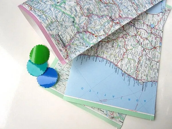 renna deluxe renna deluxe Geschenktüten aus Landkarten – Produktbild 3 von 4