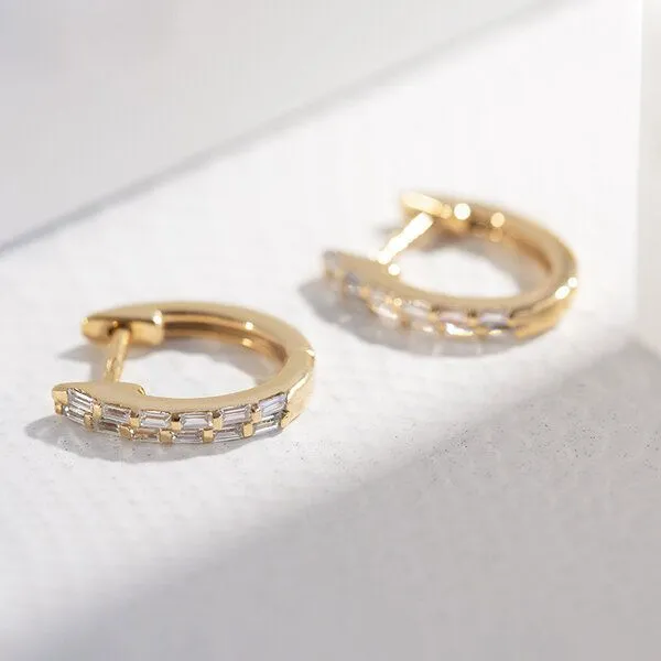Eppi Eppi Runde Ohrringe mit Lab Grown Diamanten in Baguette-Form Hamish, Weiss, – Produktbild 4 von 4