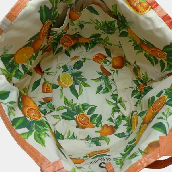 REFISHED fair fashion REFISHED fair fashion Tasche 'SOULMATE WATERPROOF' Limitierte Edition! - upcycelte Fischfuttersäcke, #fish orange-schw/#wp orange, – Produktbild 4 von 4