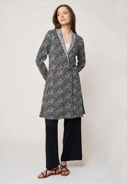 LANA Organic LANA Organic knielange Strickjacke - Jaquardmuster für Damen, Modell Jolina lang, Luana schwarz - ecru, – Produktbild 3 von 4