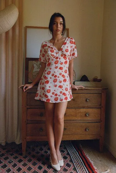 Nénés Nénés Kleid Laura, Rote blumen, – Produktbild 1 von 4