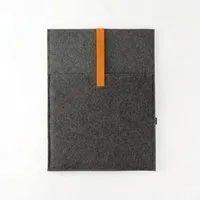 matilda k manufaktur matilda k. manufaktur Minimalistische Laptophülle aus Wollfilz 'max' mit Einsteckfach | für MacBook |Air| Pro 13|14|15|16 Zoll, Dunkelgrau-orange, – Produktbild 1 von 1