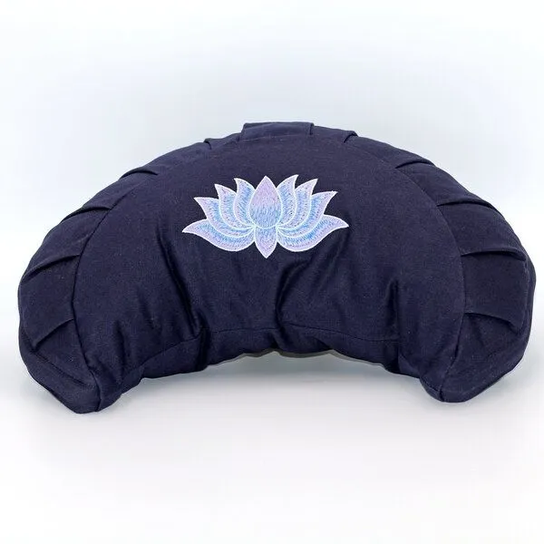BAGHI BAGHI Meditationskissen Halbmond mit Lotus Bestickung im Farbverlauf Bio-Baumwolle kbA, Dunkelblau, – Produktbild 1 von 4