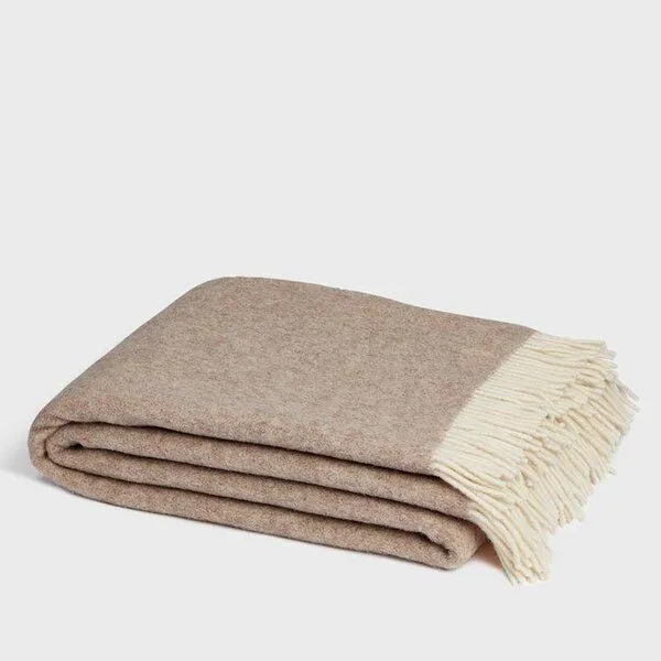 Yumeko Decke "Yumeko" aus 100% Mulesingfreier Merinowolle, Camel melange, – Produktbild 1 von 3