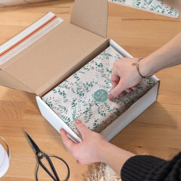 Fines Papeterie Fines Papeterie 10m Seidenpapier Eukalyptus handgezeichnet auf Rolle – Produktbild 3 von 4