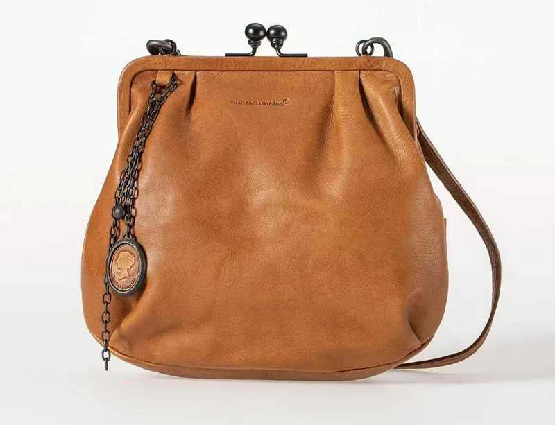 aunts & uncles aunts & uncles Grandma's Luxury Club Mrs. Fortune Cookie Umhängetasche mit Clip caramel, Brown, – Produktbild 1 von 1