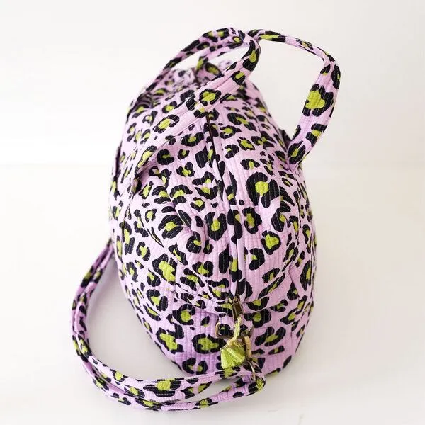 KIKOONI KIKOONI handgefertigte große Reisetasche TRAVELER BAG, Oh leo cosmic lilac, – Produktbild 4 von 4