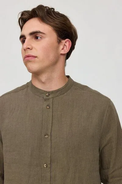 Mazine Mazine Stand Collar Hemd aus 100% Leinen, Olive brown (braun), – Produktbild 3 von 4