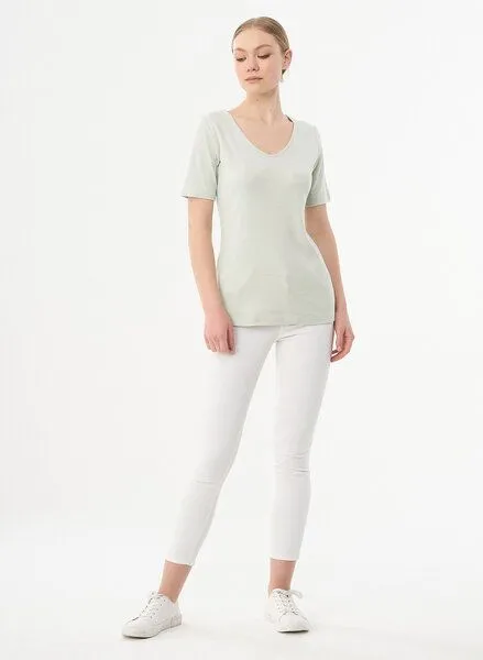 ORGANICATION ORGANICATION Geripptes T-Shirt aus Bio-Baumwolle mit V-Ausschnitt, Sage green, – Produktbild 2 von 4
