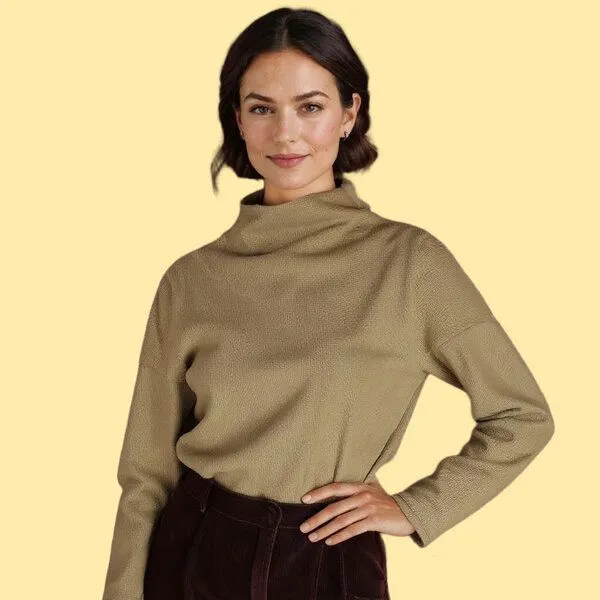 ManduTrap ManduTrap Nachhaltiger Damen-Pullover „Dori“ – Bio-Baumwolle & Stehkragen – Olive – Produktbild 4 von 7