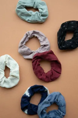 Jyoti - Fair Works Jyoti - Fair Works Upcycling Haargummi Hemanth – Produktbild 1 von 1