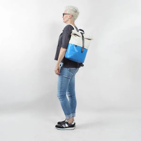 7clouds 7clouds Rolltop-Rucksack Kira 7.1, Light blue-off white, – Produktbild 2 von 4