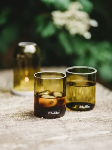 MaBe MaBe Nachhaltiges Trinkglas 1 Stk - handgefertigt aus leergetrunkenen Weinflaschen - 250ml, Petrol, – Produktbild 3 von 4