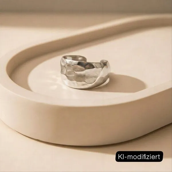 ELEKTROPULLI ELEKTROPULLI Größenverstellbarer Hammered Ring, Silber, – Produktbild 2 von 3
